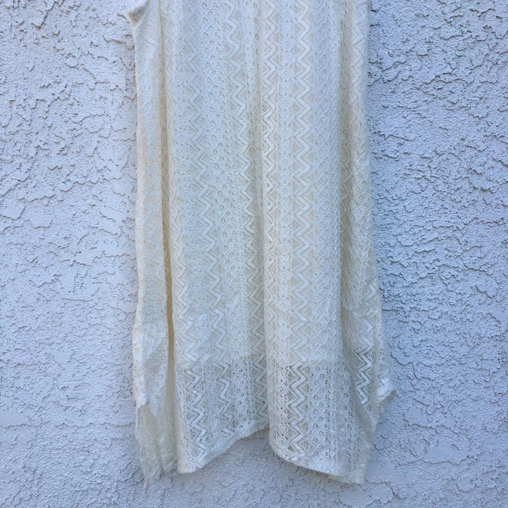 White tunic top - Picture 4 of 8